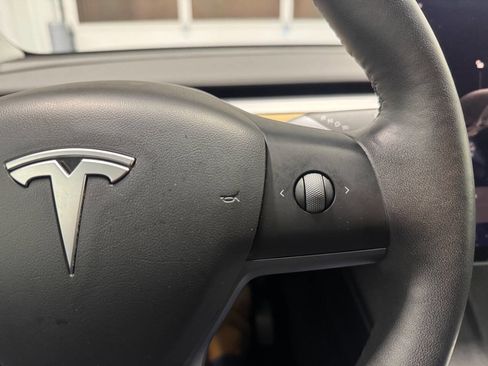 Used 2021 Tesla Model Y Long Range image 27