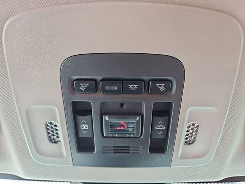 Used 2022 Toyota Camry XSE image 22