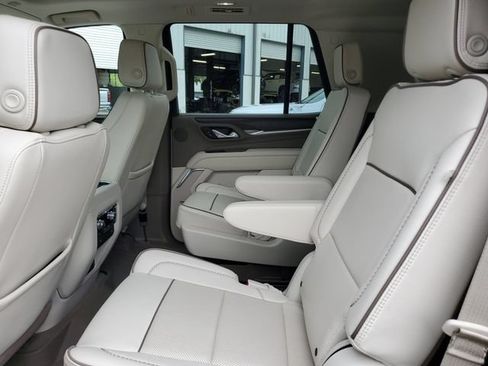 Used 2024 GMC Yukon Denali AWD/4WD image 10