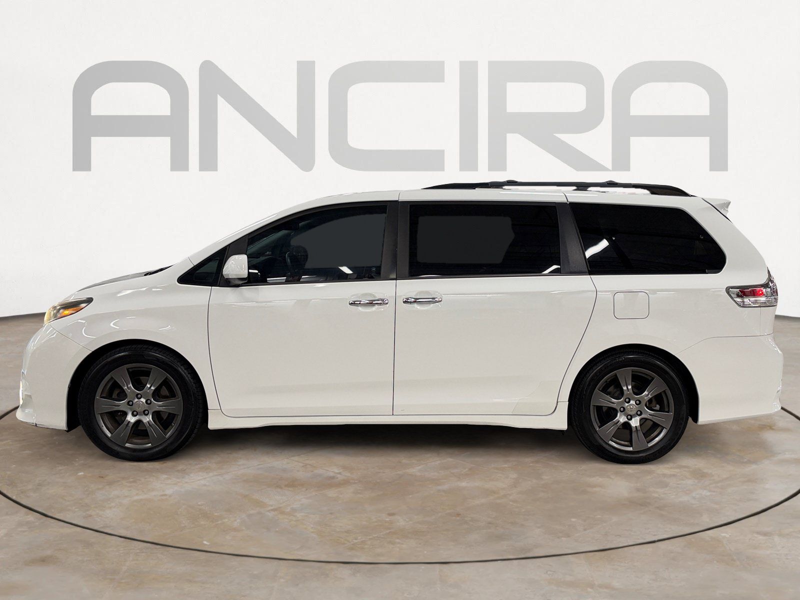 Used 2017 Toyota Sienna SE FWD image 7