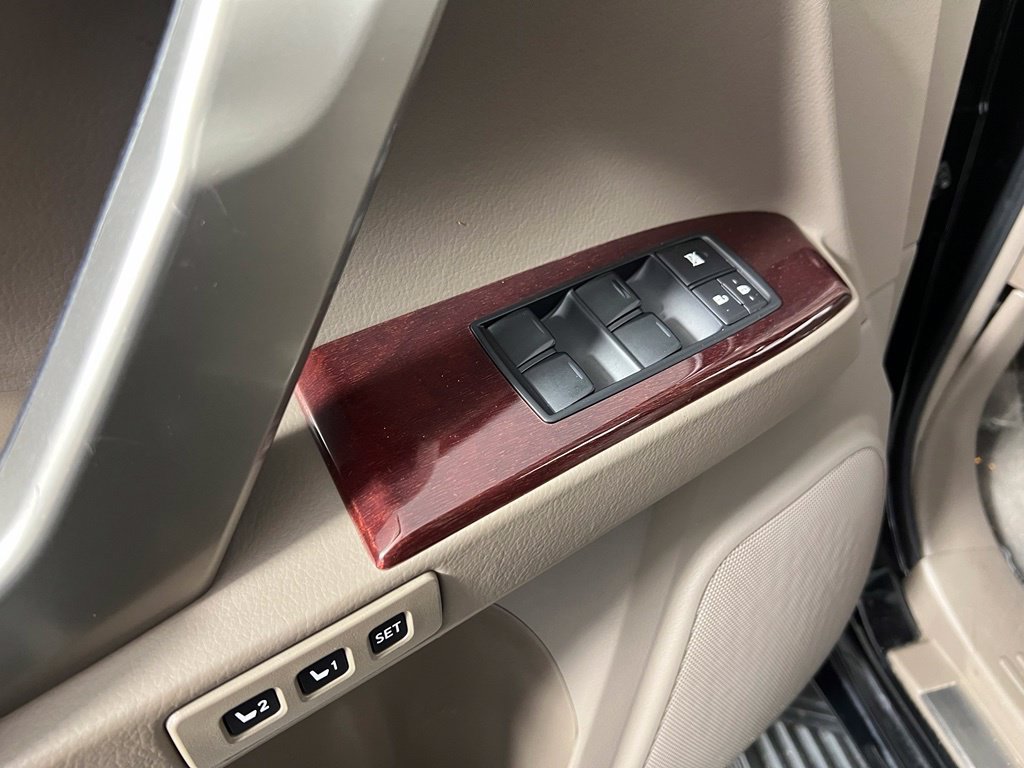 Used 2015 Lexus GX 460 w/ Premium Package AWD/4WD image 19
