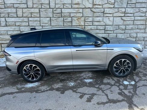 Certified 2025 Lincoln Nautilus Reserve image 6