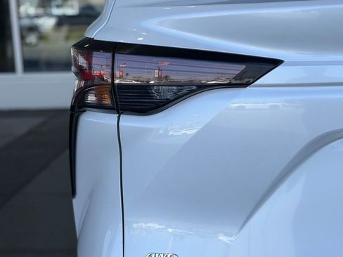 Certified 2023 Toyota Sienna XLE AWD/4WD image 10