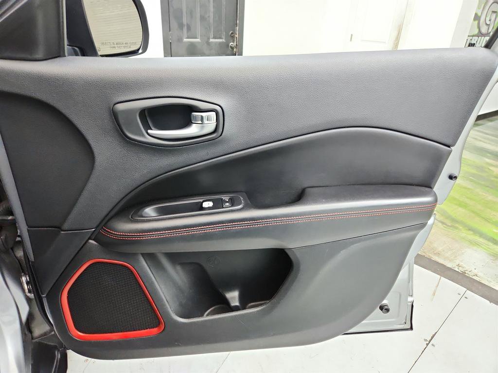 Used 2018 Jeep Compass Trailhawk AWD/4WD image 24