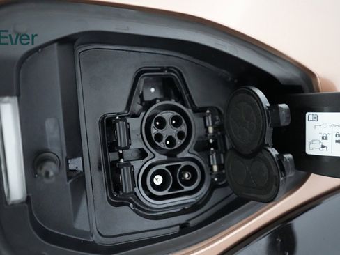 Used 2024 Nissan Ariya AWD image 23