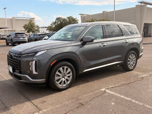 Used 2025 Hyundai Palisade SEL FWD image 2