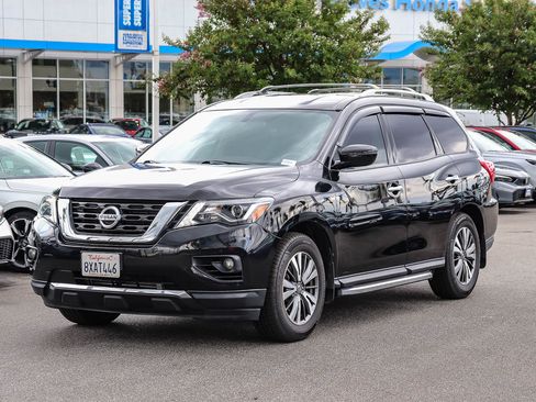 Used 2020 Nissan Pathfinder SV w/ Cargo Package FWD image 3