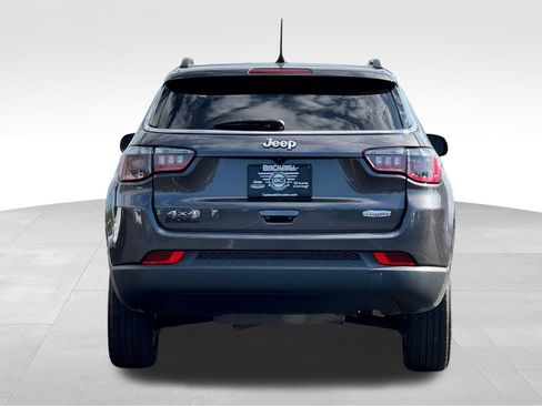 Used 2022 Jeep Compass Latitude AWD/4WD image 6