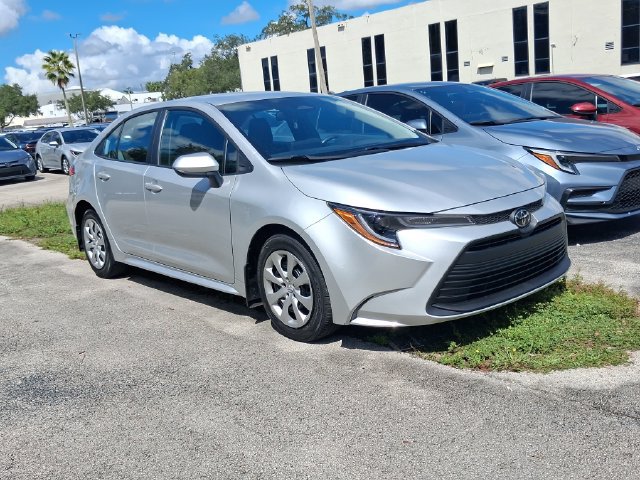 Used 2025 Toyota Corolla LE FWD image 1