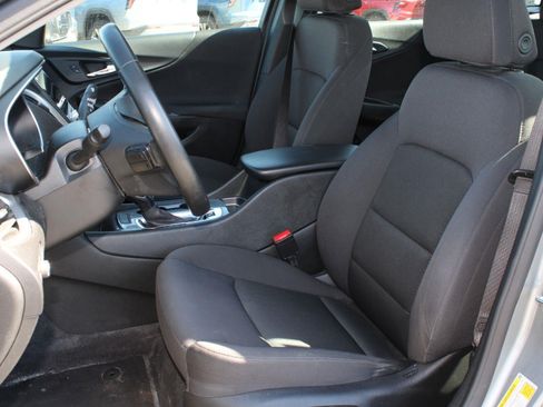 Used 2025 Chevrolet Malibu RS FWD image 17