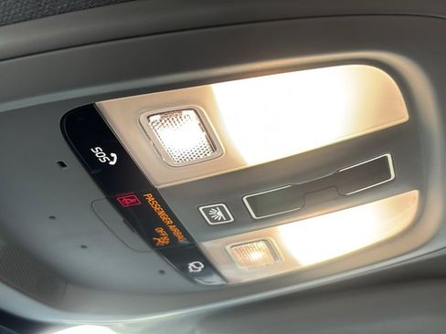 Certified 2025 Volvo XC40 B5 Plus AWD/4WD image 23