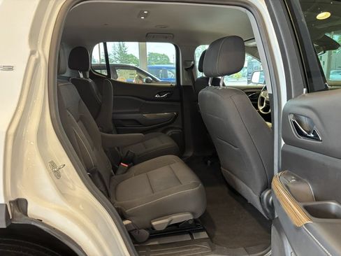 Used 2022 GMC Acadia SLE FWD image 29