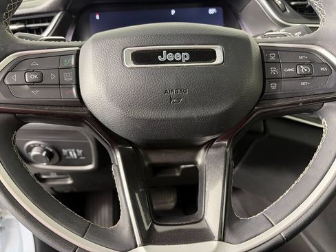 Used 2023 Jeep Grand Cherokee Altitude AWD/4WD image 16