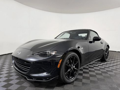 Used 2019 MAZDA MX-5 Miata Club RWD image 2