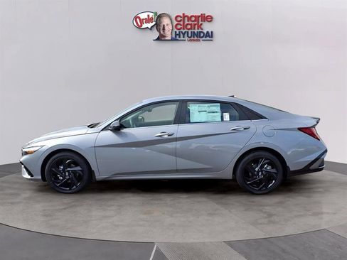 New 2026 Hyundai Elantra SEL Sport image 2