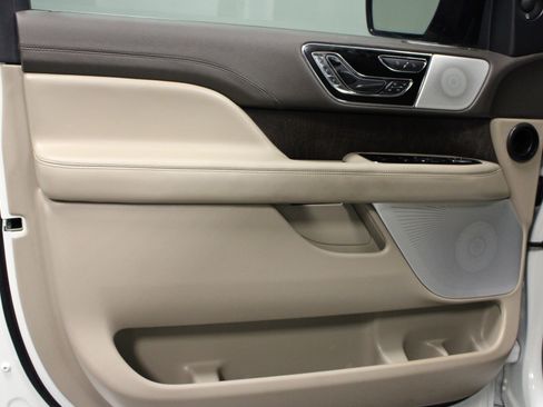Used 2024 Lincoln Navigator L Reserve AWD/4WD image 11