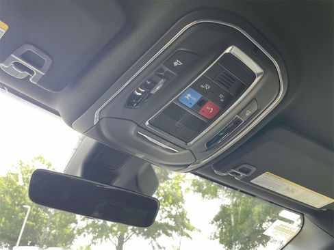 New 2025 Jeep Grand Cherokee L Laredo image 23