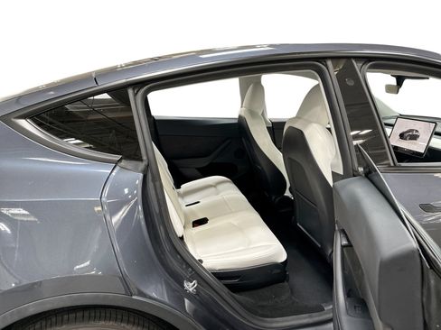 Certified 2023 Tesla Model Y Long Range AWD/4WD image 11