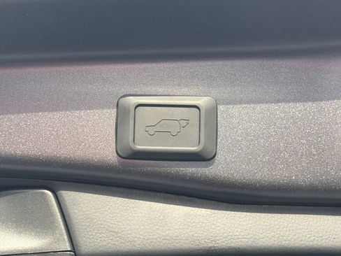 Used 2022 Toyota RAV4 Limited AWD/4WD image 19