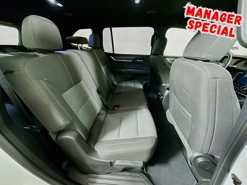 Used 2025 GMC Acadia Elevation image 30