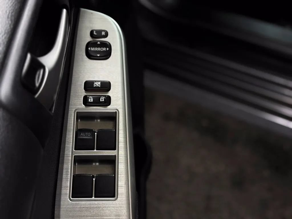 Used 2012 Toyota Camry SE FWD image 41