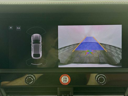 Certified 2025 Porsche Macan image 20