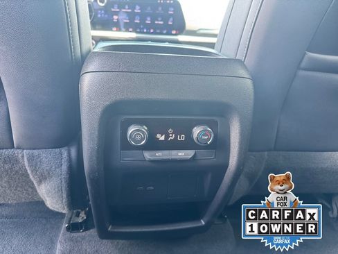Used 2025 Chevrolet Traverse LT FWD image 28
