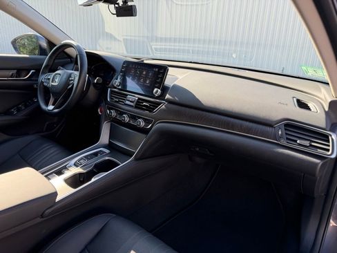 Used 2022 Honda Accord Touring image 17
