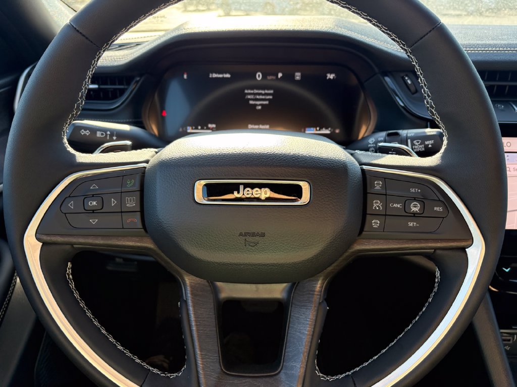 New 2026 Jeep Grand Cherokee Limited w/ Luxury Tech Group II AWD/4WD image 17