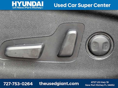 Used 2017 Kia Sorento EX image 22