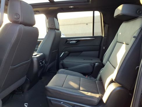 New 2026 Chevrolet Suburban High Country AWD/4WD image 16