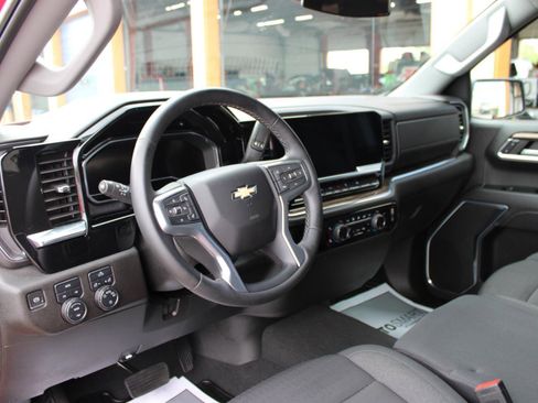 Used 2024 Chevrolet Silverado 1500 LT image 13