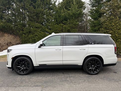 Used 2023 Cadillac Escalade Sport w/ LPO, ONYX Package image 2