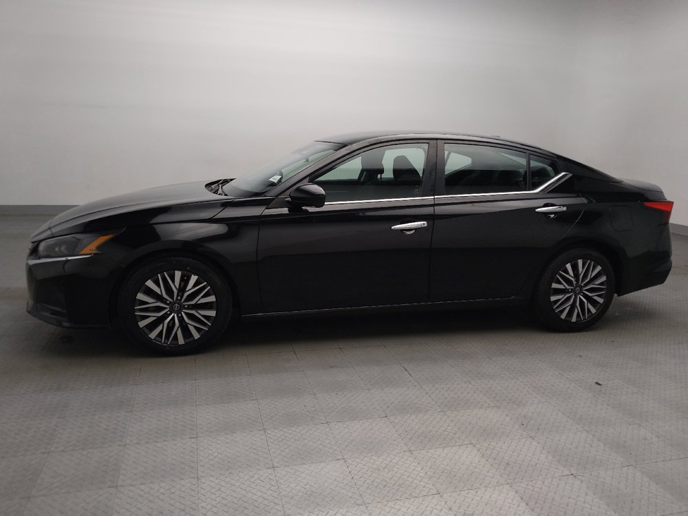 Used 2023 Nissan Altima 2.5 SV FWD image 2