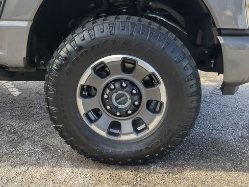 Used 2024 Ford F350 Platinum w/ Tremor Off-Road Package image 9