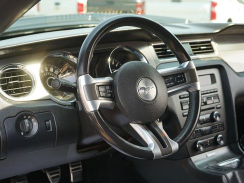 Used 2014 Ford Mustang GT RWD image 12