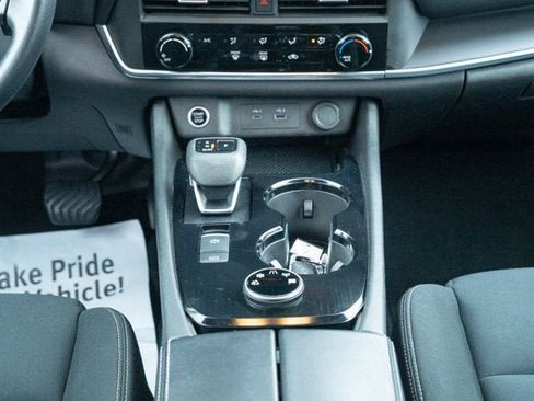 Used 2023 Nissan Rogue S image 31