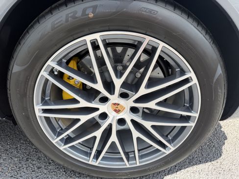 New 2026 Porsche Cayenne GTS AWD/4WD image 9