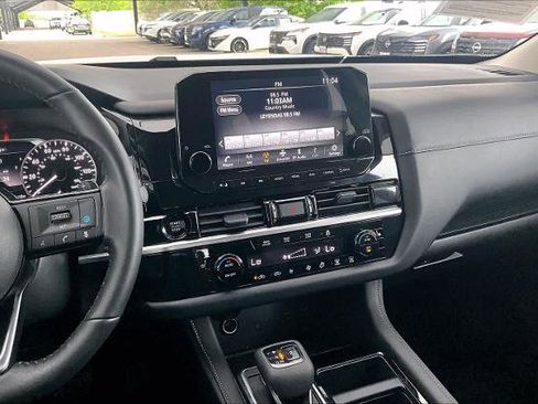 Certified 2025 Nissan Pathfinder SL image 7