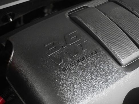 Used 2016 Buick Enclave Leather image 9