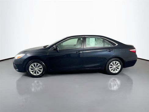 Used 2017 Toyota Camry LE image 3