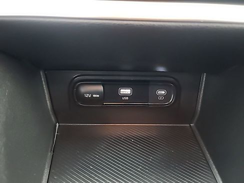 Used 2025 Kia Sportage LX image 34