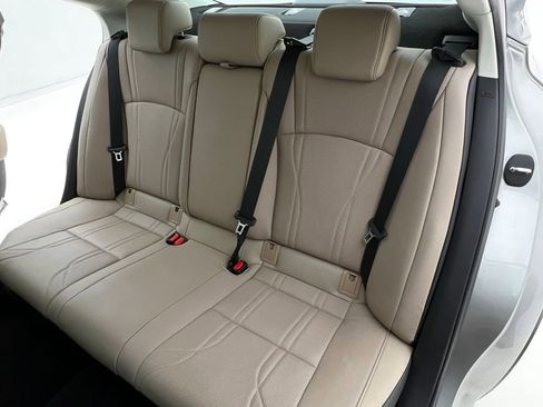 Used 2021 Lexus ES 300h w/ Luxury Package image 15