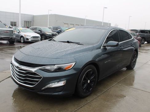 Used 2020 Chevrolet Malibu LT image 3