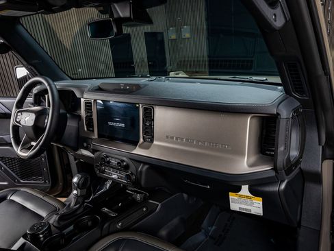 Used 2026 Ford Bronco Outer Banks AWD/4WD image 17