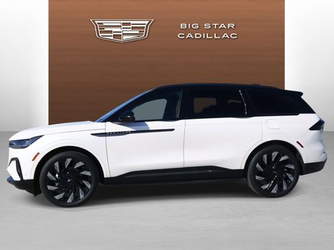 Used 2024 Lincoln Nautilus Reserve w/ Equipment Group 202A image 2