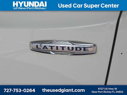 Used 2018 Jeep Renegade Latitude w/ Cold Weather Group AWD/4WD image 17