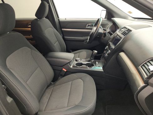 Used 2019 Ford Explorer XLT w/ Equipment Group 201A AWD/4WD image 21