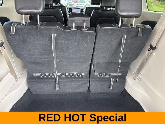 Used 2023 Chrysler Pacifica Touring-L FWD image 32