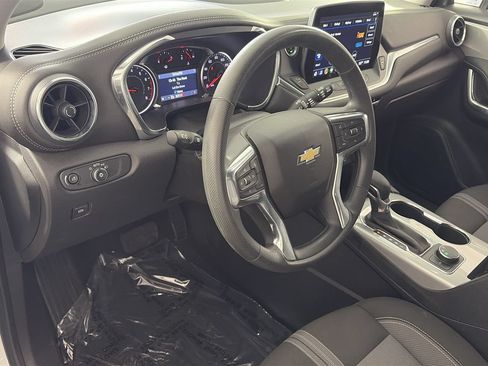 Used 2025 Chevrolet Blazer LT FWD image 11